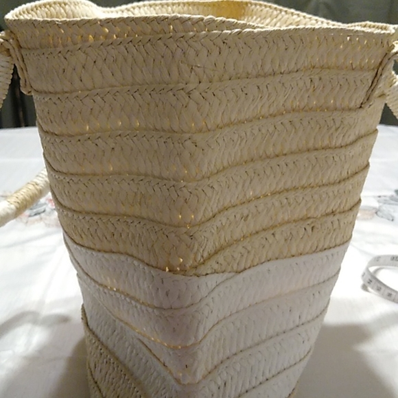 ALTRU Straw Tote Bag/Purse***HOST PICK***03/25/23 - Picture 4 of 8